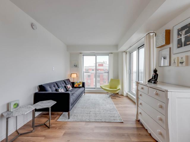 702 - 801 Sheppard Ave W