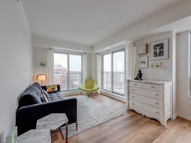 702 - 801 Sheppard Ave W