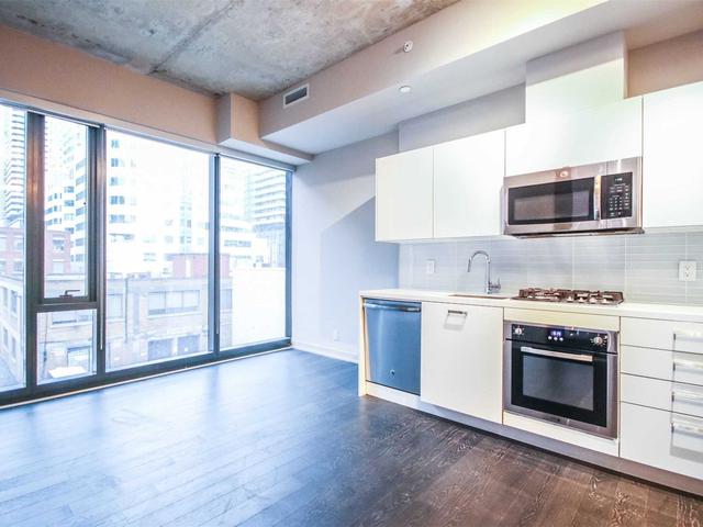 208 - 11 Charlotte St