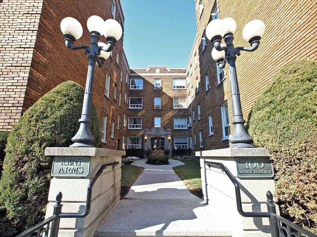 303 - 100 Oriole Pkwy