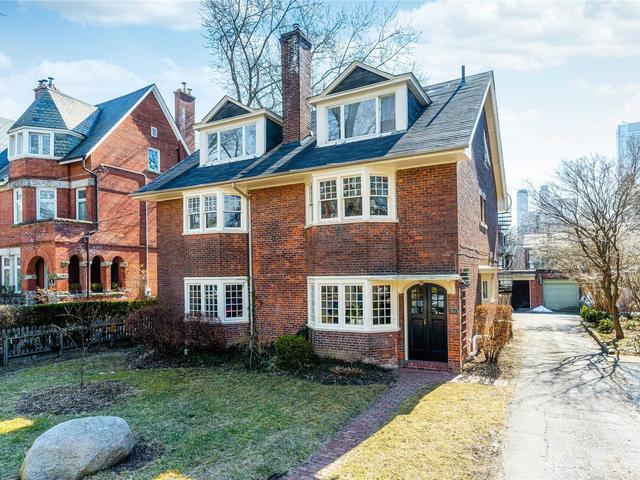 35 Roxborough St E
