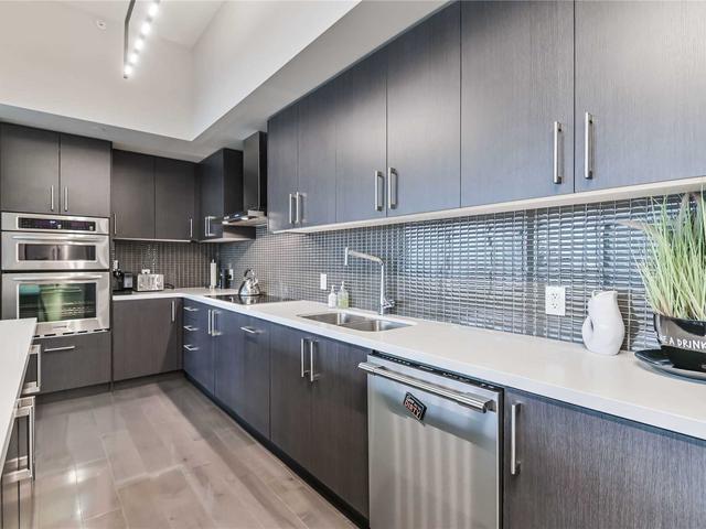 PH02 - 478 King St W