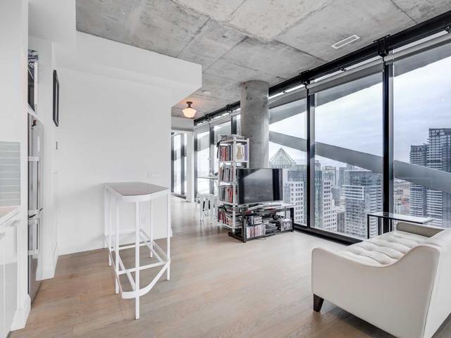 3501 - 224 King St W