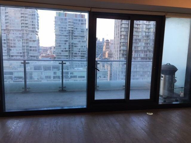 2002 - 224 King St W