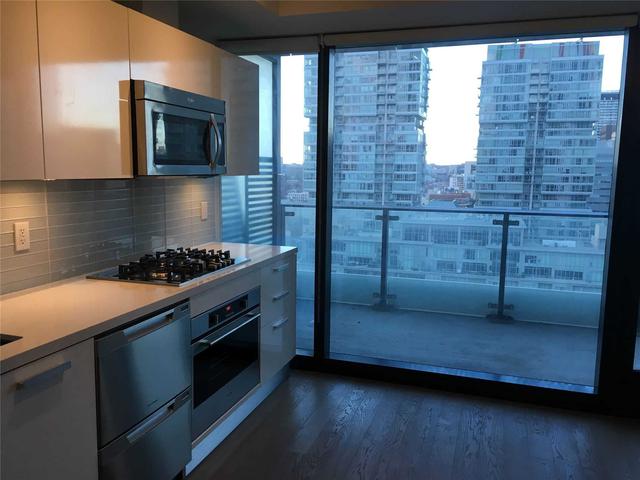 2002 - 224 King St W