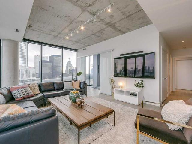 4201 - 224 King St W