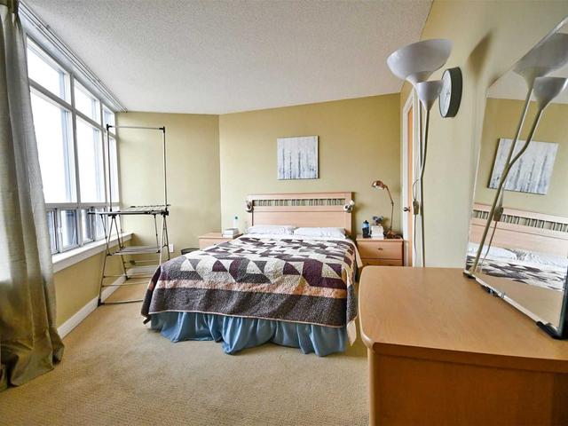 1112 - 255 Richmond St E