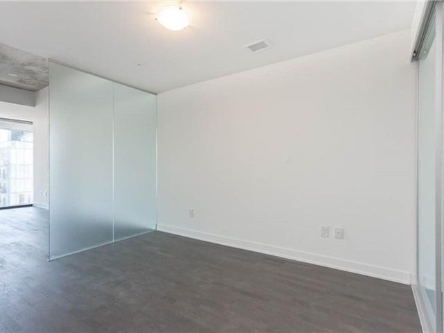 1305 - 629 King St W