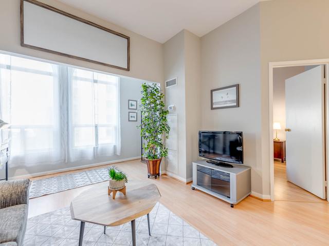 406 - 25 Grenville St