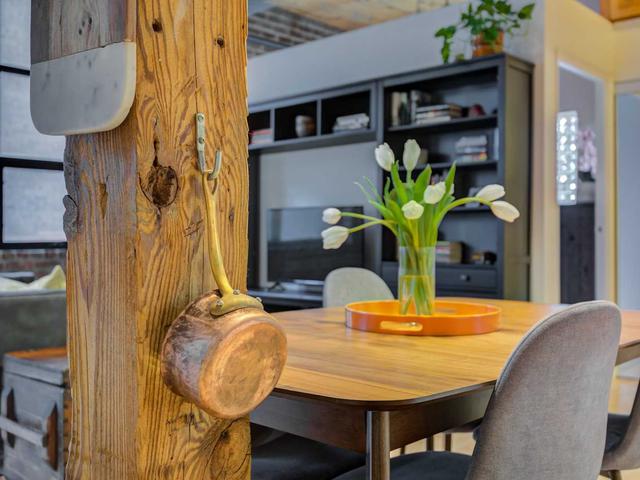 PH01 - 383 Adelaide St E