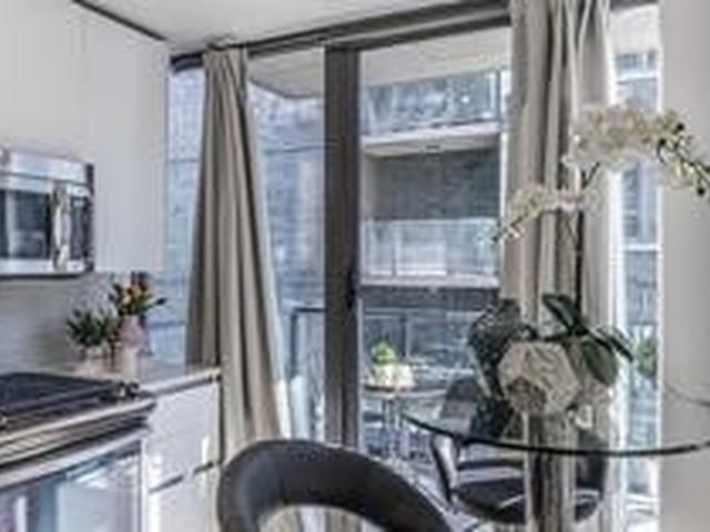 901 - 111 Bathurst St