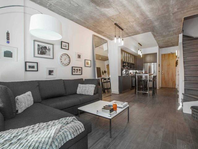 1516 - 36 Blue Jays Way