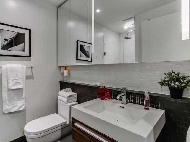 812 - 8 Dovercourt Rd