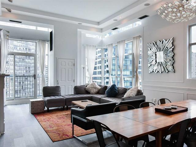 PH05 - 8 Wellesley St E