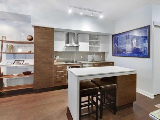 546 - 1030 King St W