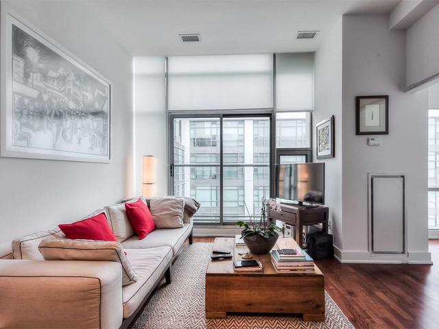 1002 - 637 Lake Shore Blvd