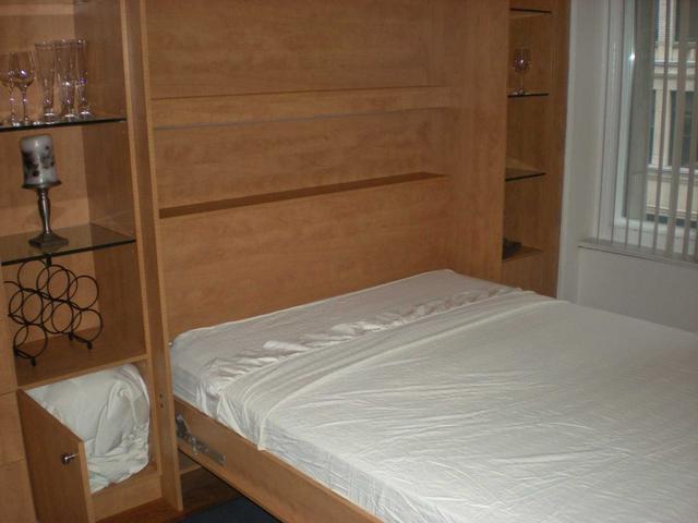 305A - 73 Richmond St W