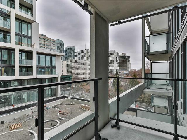 840 - 8 Hillsdale Ave E