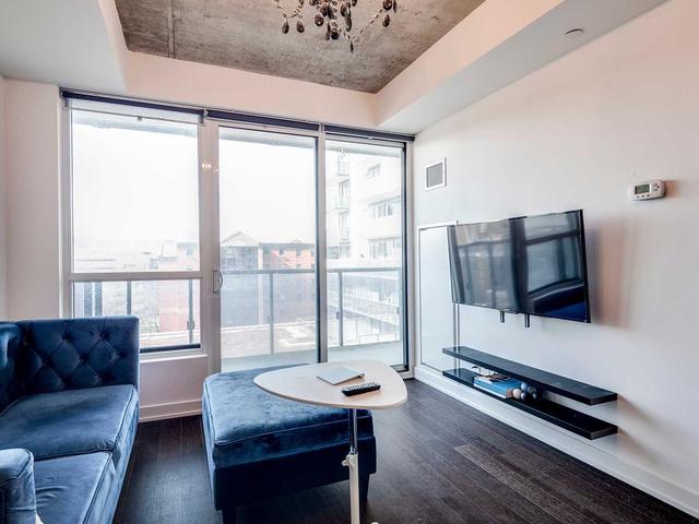 736 - 1030 King St W