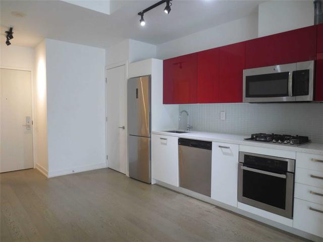 204 - 39 Brant St