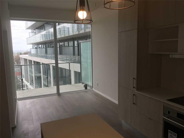 1241 - 8 Hillsdale Ave E