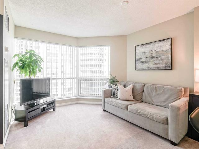 902 - 10 Queens Quay W