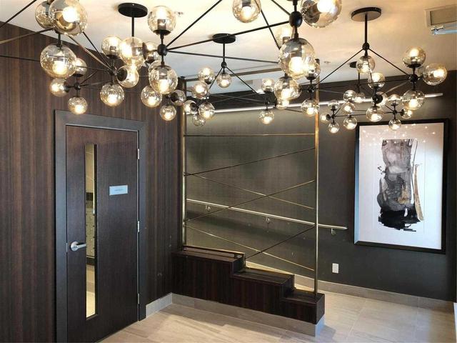 404 - 90 Niagara St W