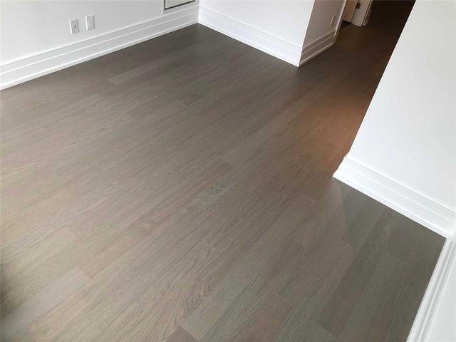 404 - 90 Niagara St W