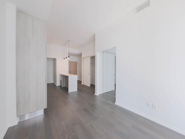 1136 - 2131 Yonge St