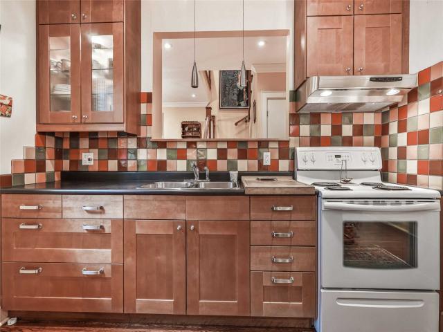 111 - 480 Oriole Pkwy