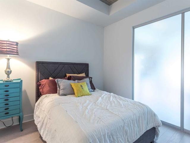 409 - 399 Adelaide St W