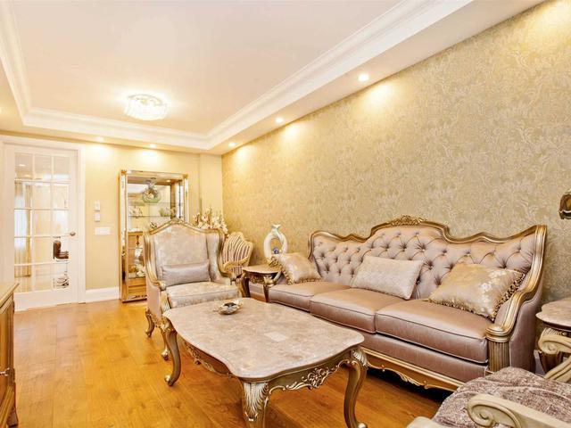 53 Kenneth Wood Cres N