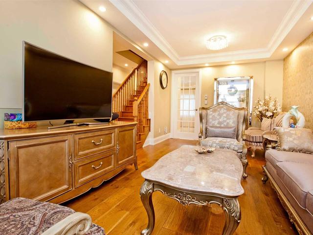 53 Kenneth Wood Cres N