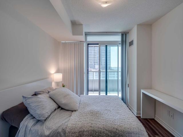 1026 - 25 Lower Simcoe St