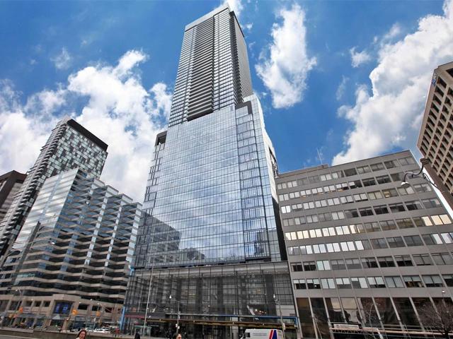488 University Ave, Unit 3509