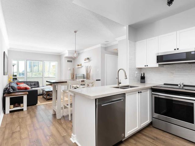 211 - 600 Queens Quay W