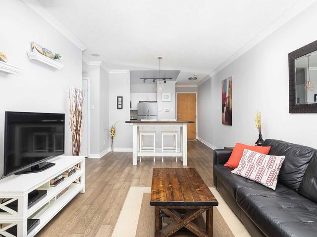 211 - 600 Queens Quay W