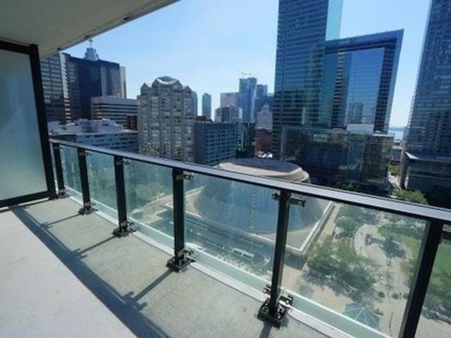 1807 - 224 King St W