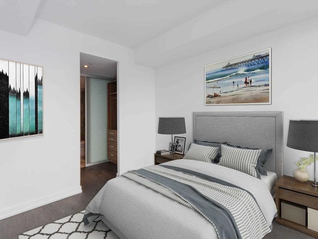 4705 - 488 University Ave