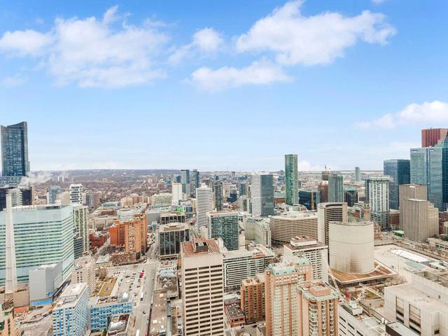 4705 - 488 University Ave