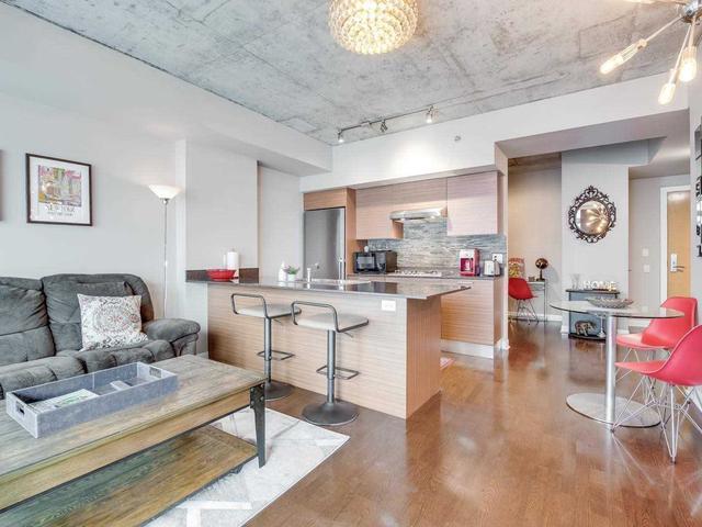 3205 - 375 King St W