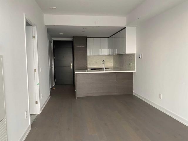 3212 - 488 University Ave