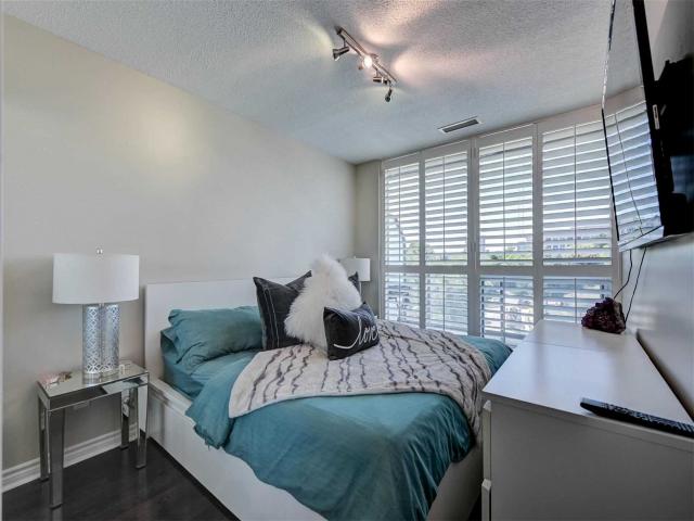 327 - 2885 Bayview Ave