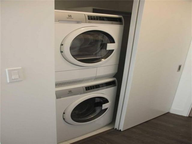 1608 - 215 Queen St W