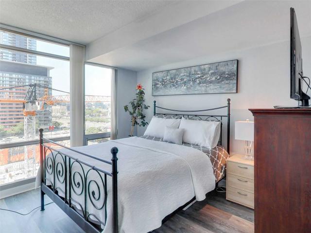 1006 - 81 Navy Wharf Crt