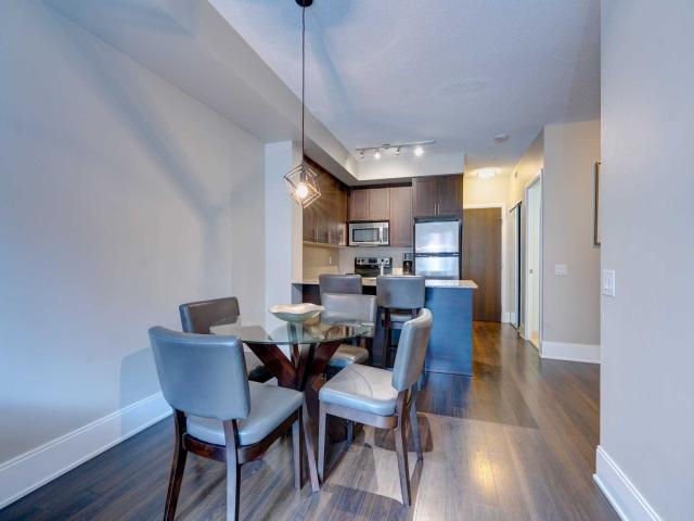 222 - 560 Front St W