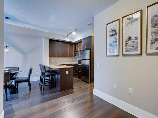 222 - 560 Front St W