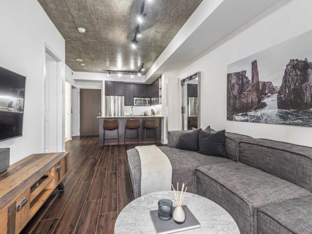 708 - 560 Front St W