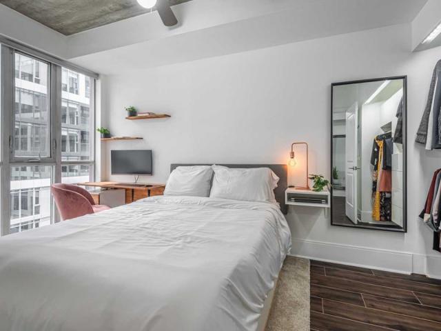 708 - 560 Front St W