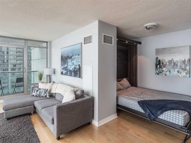 2203 - 81 Navy Wharf Crt